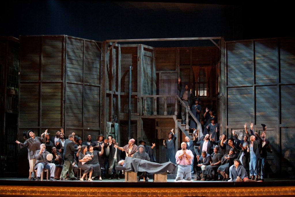 STAGIONE LIRICA 2011-2012 Teatro di San Carlo THE GERSHWINS’ ® PORGY AND BESS℠ - direttore William Barkhymer dal 10 al 15 gennaio 2012 - Compagnia New York Harlem Theatre, Orchestra e Coro del Teatro di San Carlo direttore William Barkhymer, regia Baayork Lee e Larry Marshall, coreografia Baayork Lee, scene Michael Scott, costumi Christina Giannini, luci Reinhard Traub, direttori associati Richard Cordova, Laurie Rogers, direttore associato del coro Richard Cordova - Porgy Kevin Short, Bess Morenike Fadayomi