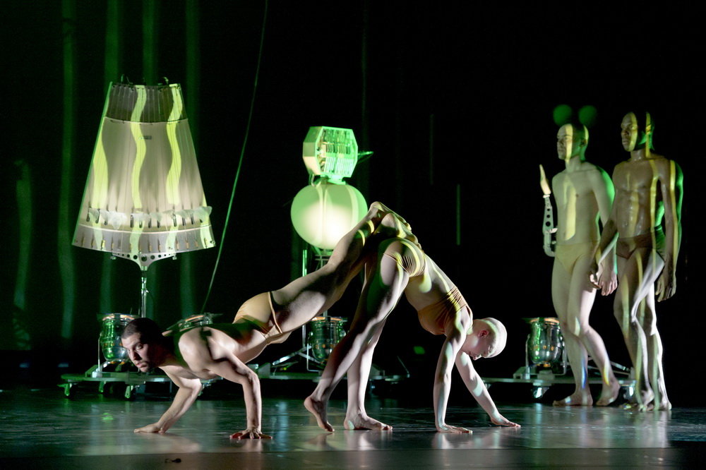 «Robot» хореографа Бланка Ли 