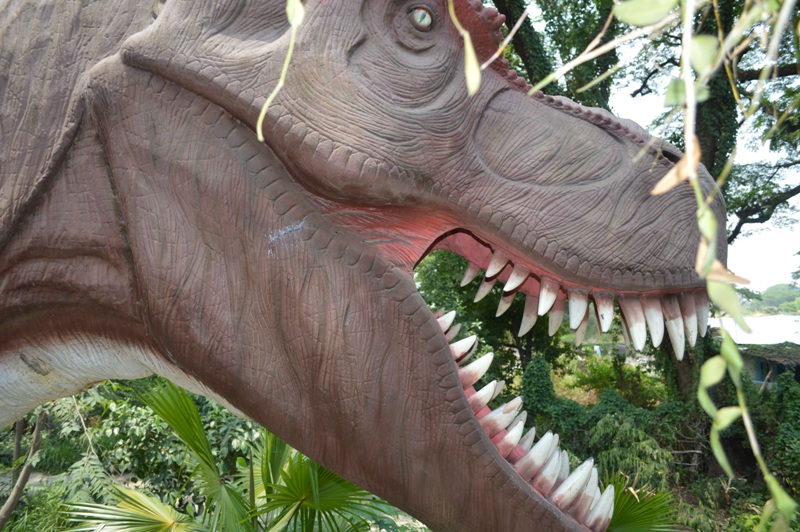 דינוזארים2_ יחצ קטן