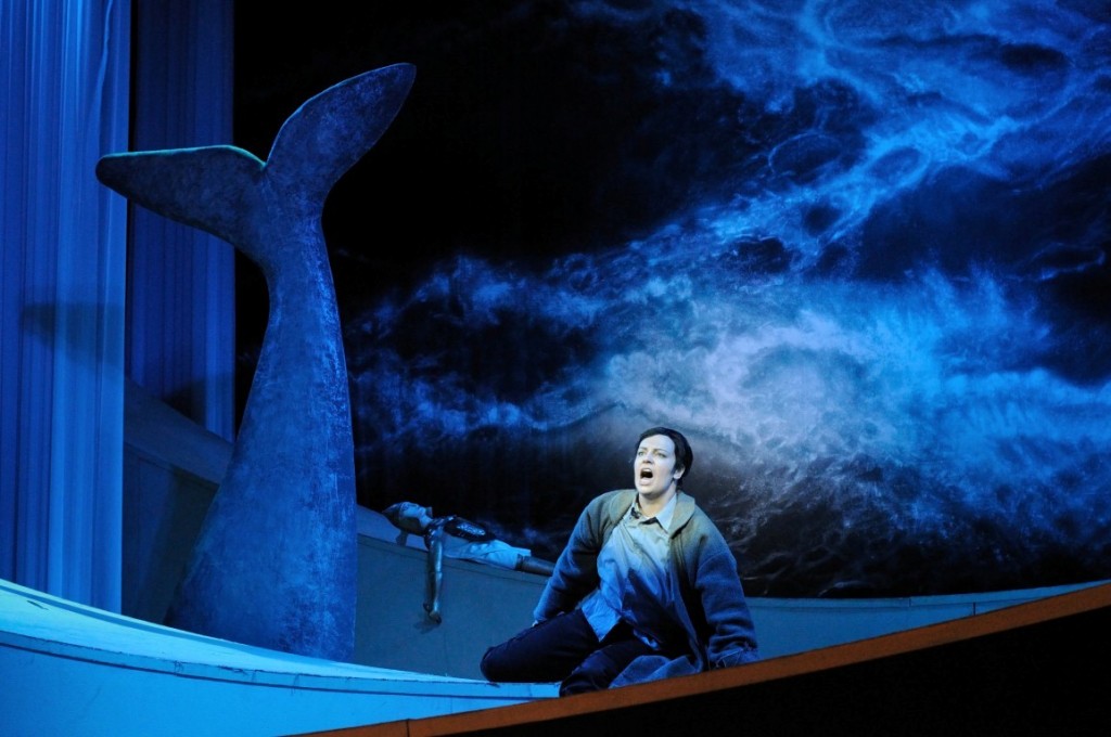 Моника Эвелин-Лийв в сцене из оперы "Юлий Цезарь в Егпите " Генделя в постановке Эстонской Национальной Оперы