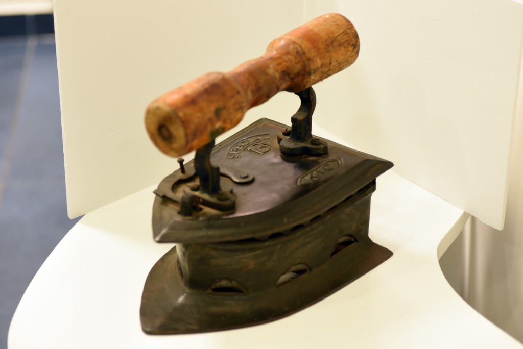 צילום חיים יפים ברבלט מגהץ פחמים