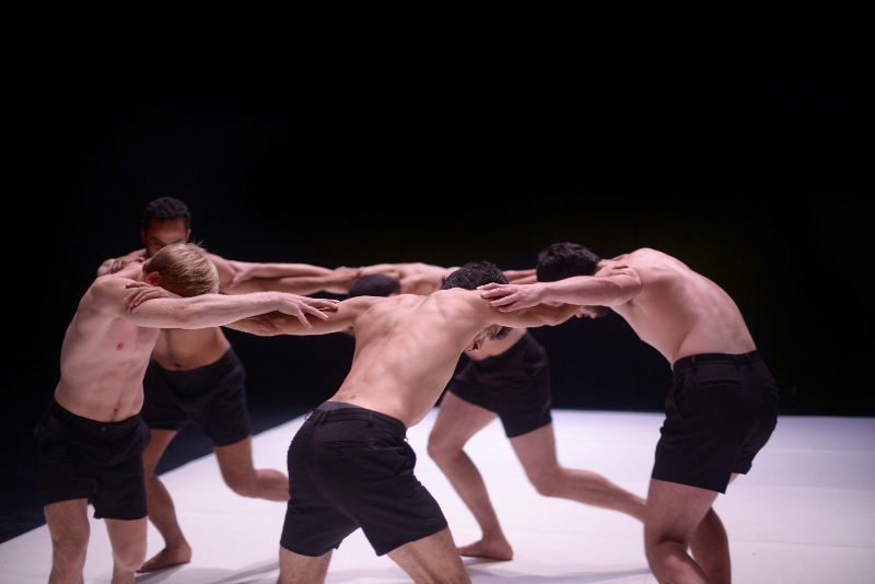 Сцена из балета "Boys". Фото: Keren Kraizer