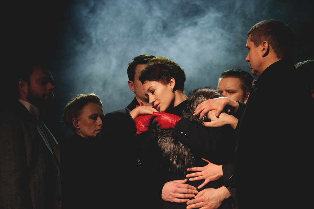 Сцена из спектакля "Русский роман" театра Маяковского. Предоставлено пресс-службой-театра. Фото: Евгения Бабская