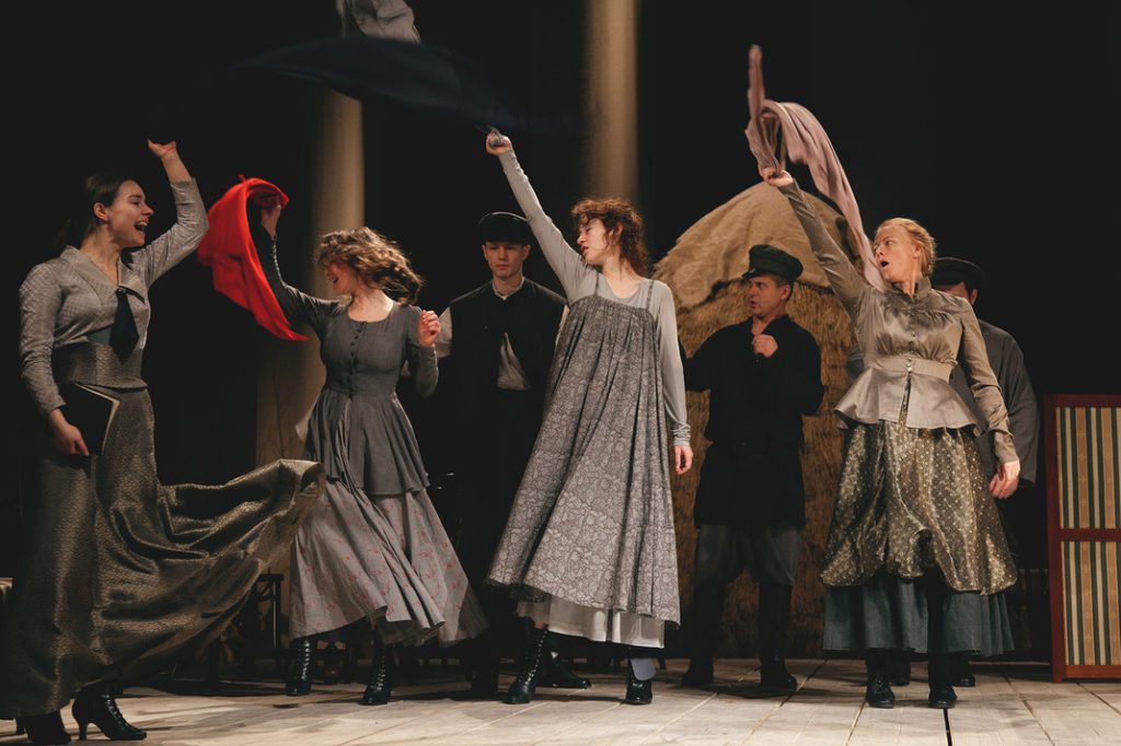 Сцена из спектакля "Русский роман" театра Маяковского. Предоставлено пресс-службой-театра. Фото: Евгения Бабская