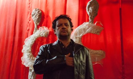 Михаил Теплицкий в спектакле "Иностранка". Фото: Олег Евстафьев