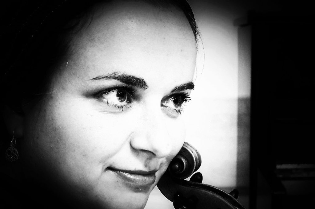 Виолончелистка Дана Гойфельд