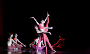 Катерина Шалкина в балете "Бхакти". Фото: Илья Школьник