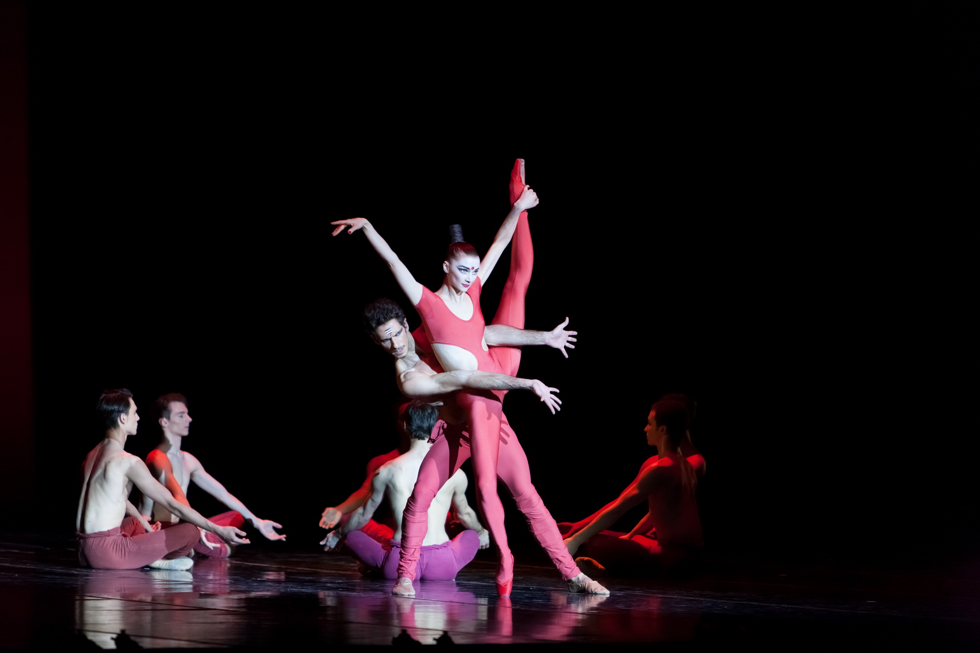 Катерина Шалкина в балете "Бхакти". Фото: Илья Школьник