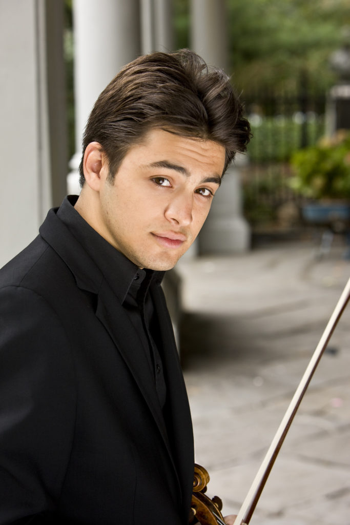 Скрипач Аси Мататиас. Фото: John-Henry Fair.