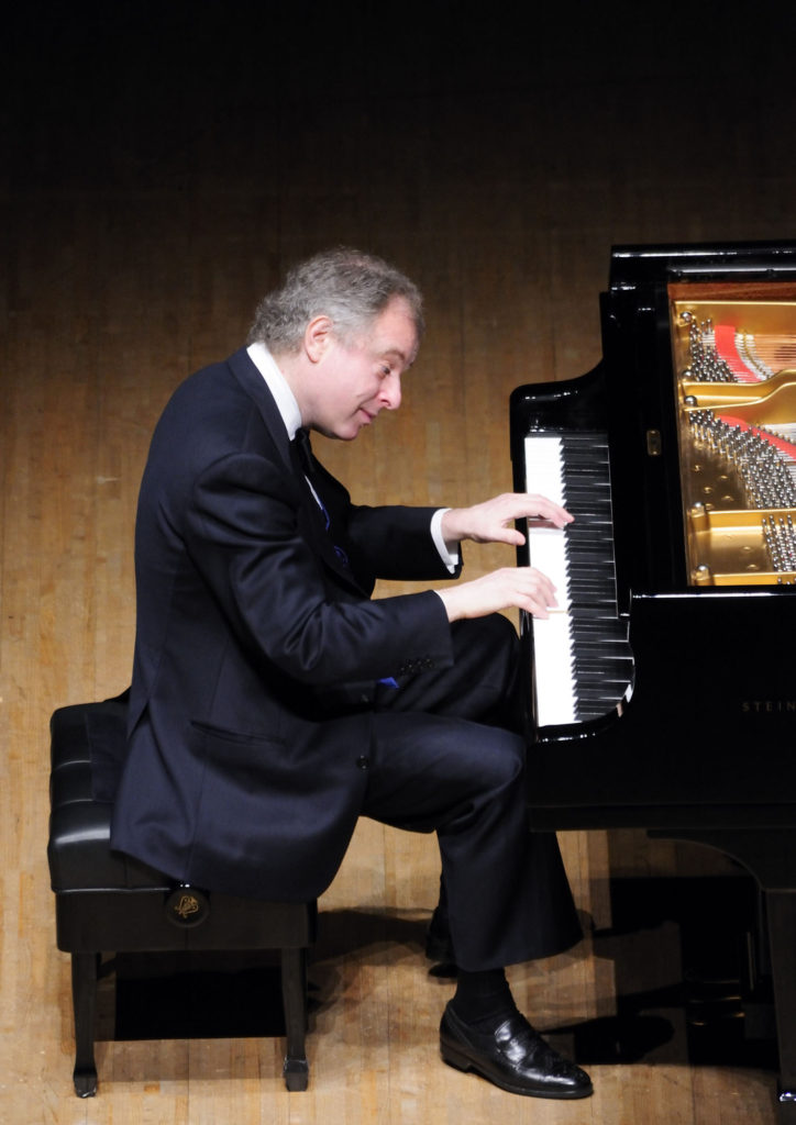 Пианист Андраш Шиф. Фото: Yutaka Suzuki