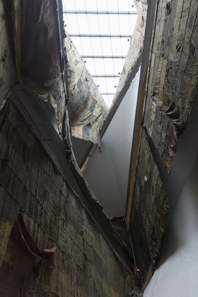 Ибрагим Махама. «Разлом» (общий вид)