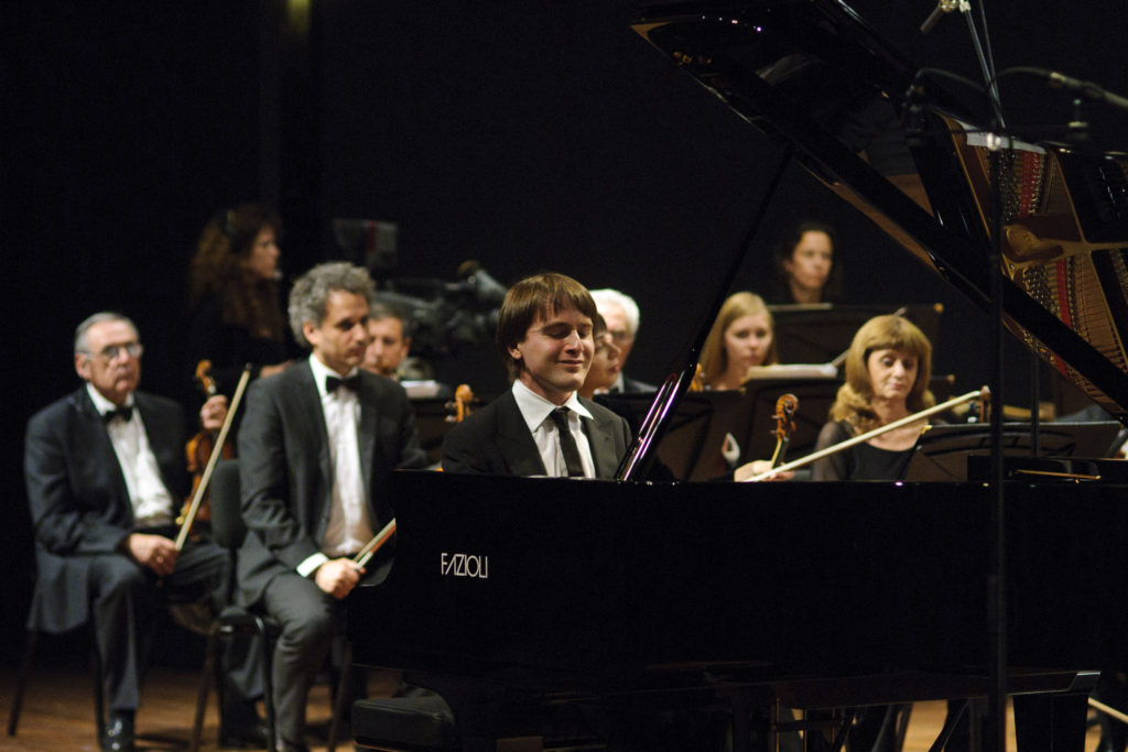 Пианист Даниил Трифонов. Выступление на концерте на 14-м конкурсе Артура Рубинштейна - фото © Максим Рейдер