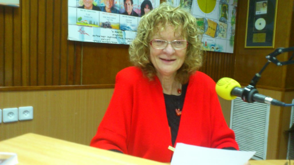 Идит Цви на радио