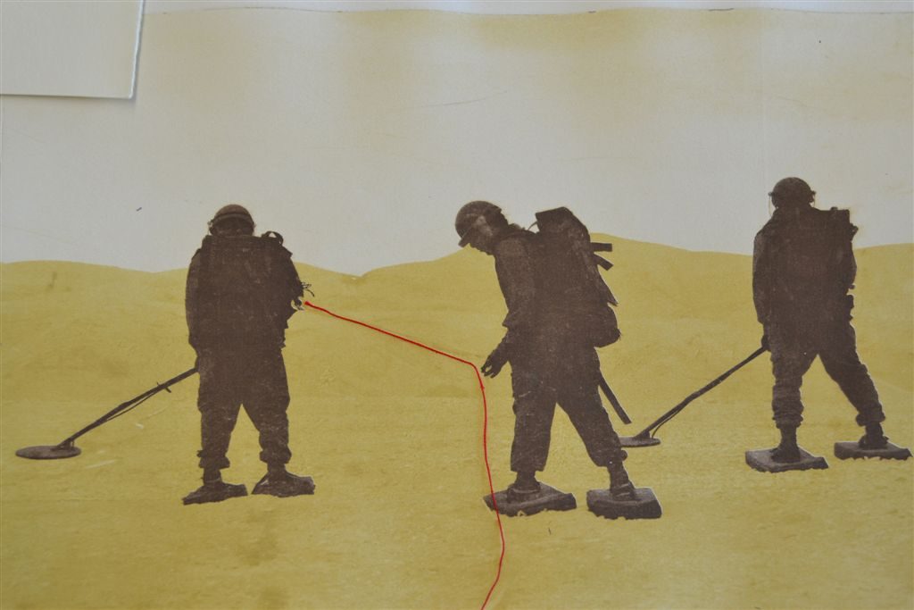 Шакар Маркус |м.р. Петах-Тиква, 1972 | Проживает и работает в Тель-Авиве | «Минные детекторы (коричневый/желтый)», 2016 из видео-работы «Семеа»  2012 г. | Фрезеровка| Courtesy of the artist and The Gottesman Etching Center, Kibbutz Cabri