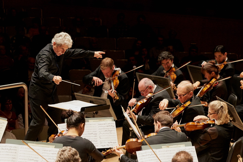 Peter Oundjian conducts Arabian Nights (Malcolm Cook photo)