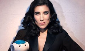 Бланка Ли c роботом NAO. Фото Ali Mahdavi
