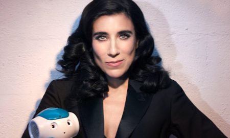 Бланка Ли c роботом NAO. Фото Ali Mahdavi