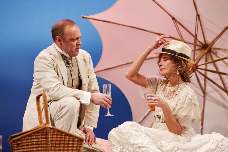 Сцена из спектакля "Вишневый сад". Фото - Сергея Петрова