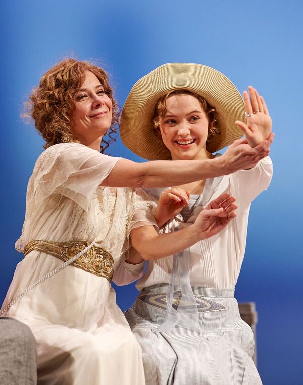 Сцена из спектакля "Вишневый сад". Фото - Сергея Петрова