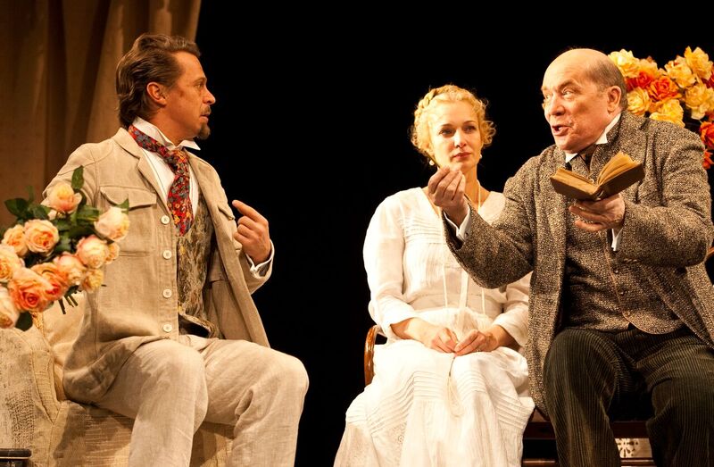 Сцена из спектакля "Дядя Ваня". Фото - Тимофея Алексеева