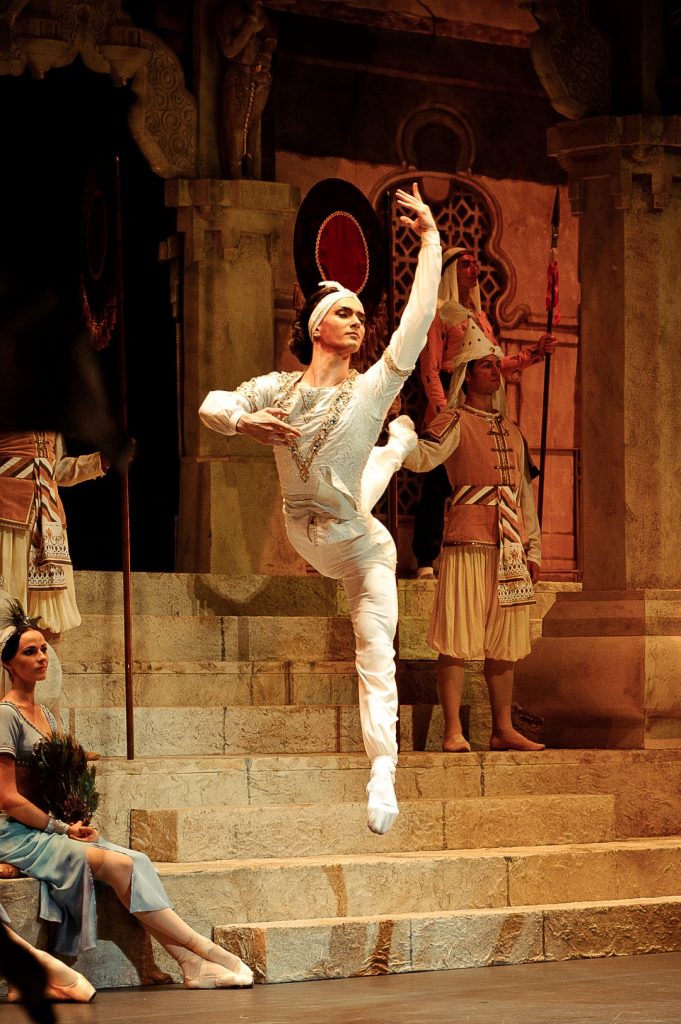 Владислав Лантратов в балете "Баядерка". Фото - Екатерина Владимирова