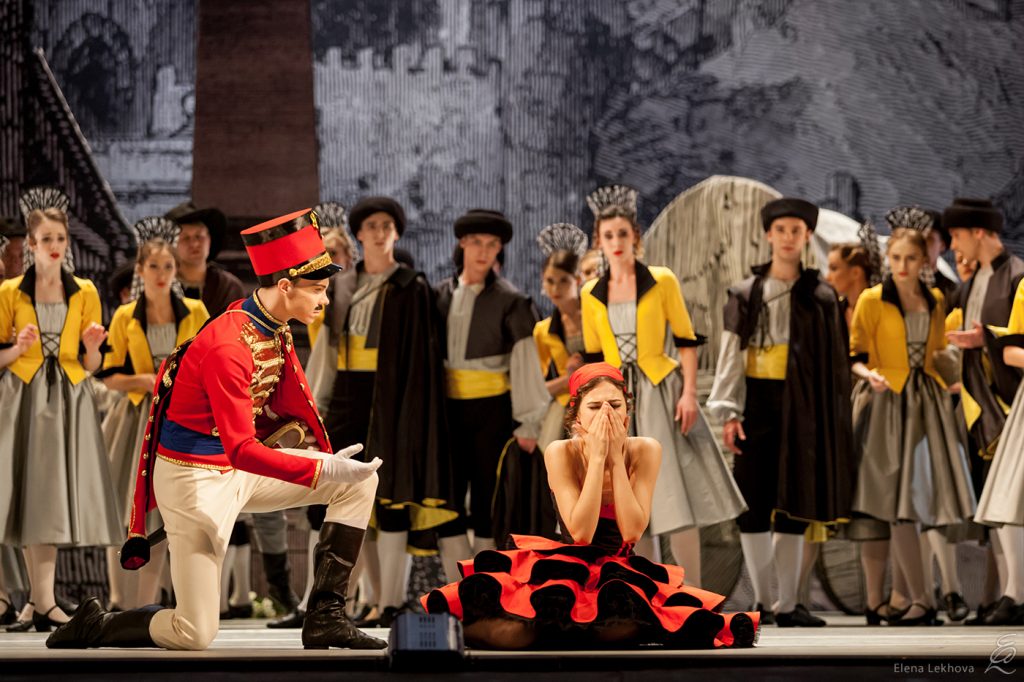 Александр Меркушев - Люсьен, Екатерина Сапогова - Пахита. Фото - © Елена-Лехова. "Урал Опера Балет"