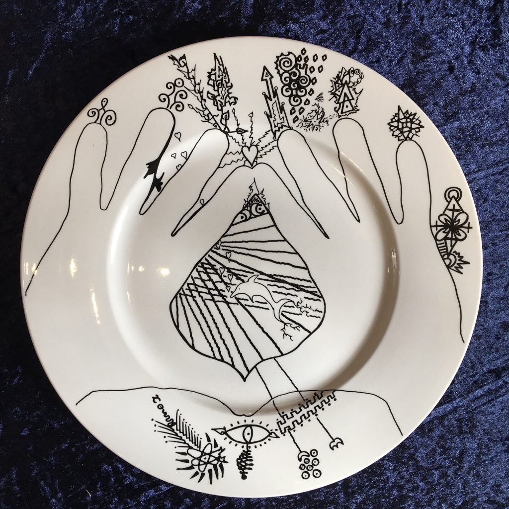 Роспись на фарфоре. © Ури Геллер