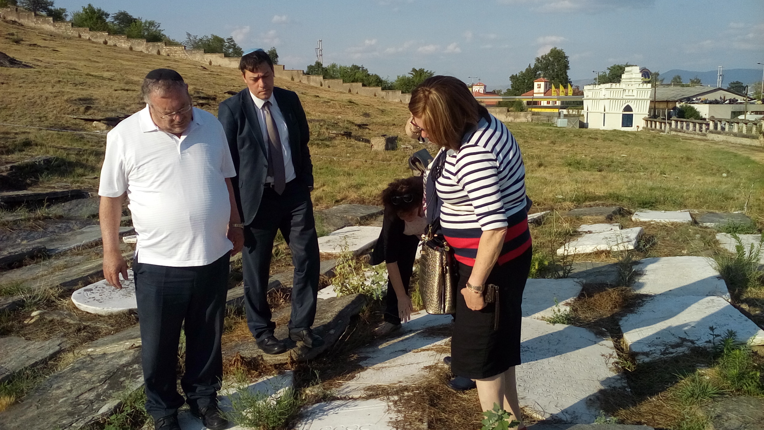 Фото 1 – израильская семья Балашниковых нашла в Битоле могилу прадеда