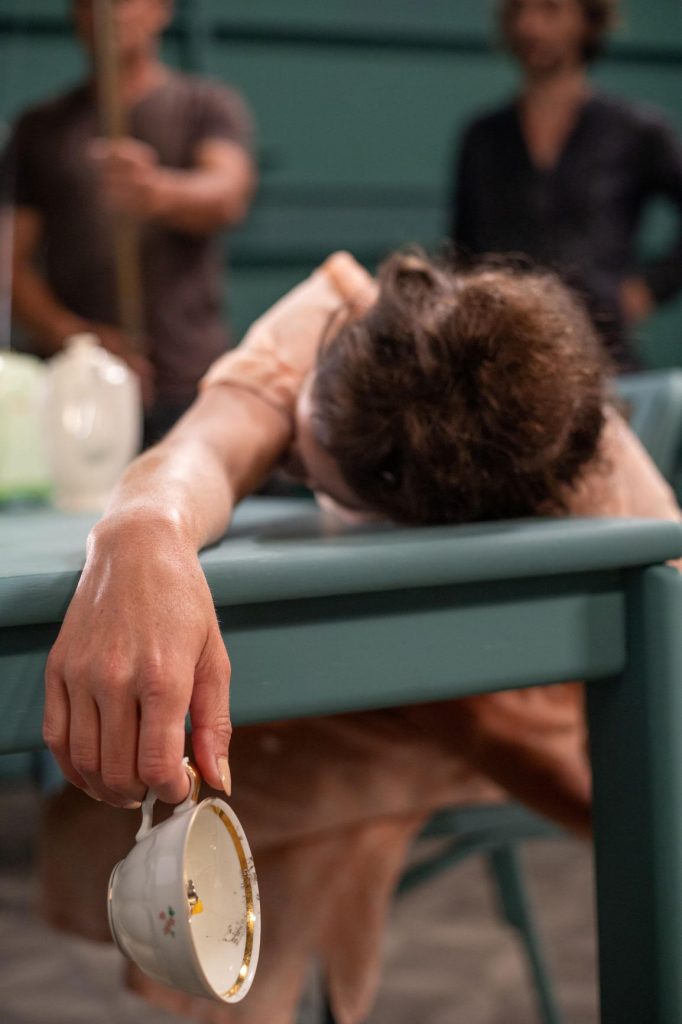 Фото  - кадр из фильма «Outside» - предоставлено  Hadas Shapiro PR