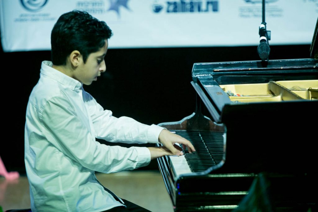 Выступает лауреат конкурса в возрастной группе 6-11 лет Ариэль Данилов