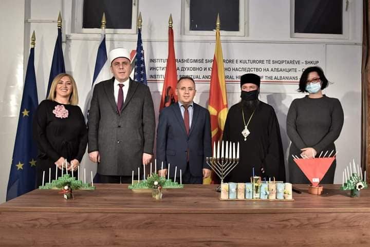 Представители разных религиозных конфессий Македонии принимают участие в зажигании ханукальных свечей