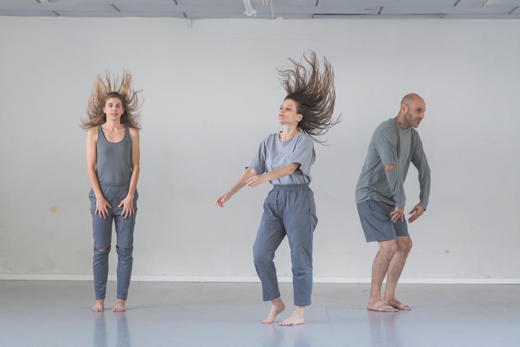 Сцена из спектакля «Самое скучное шоу в мире». Фото © Яир Меюхас