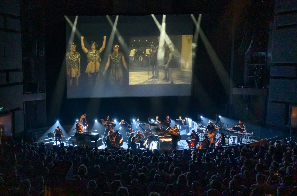 «Концерт для следопыта и оркестра» в исполнении оркестра «Маапеха». Фото - Моше Цитиат. צלם משה ציטיאת
