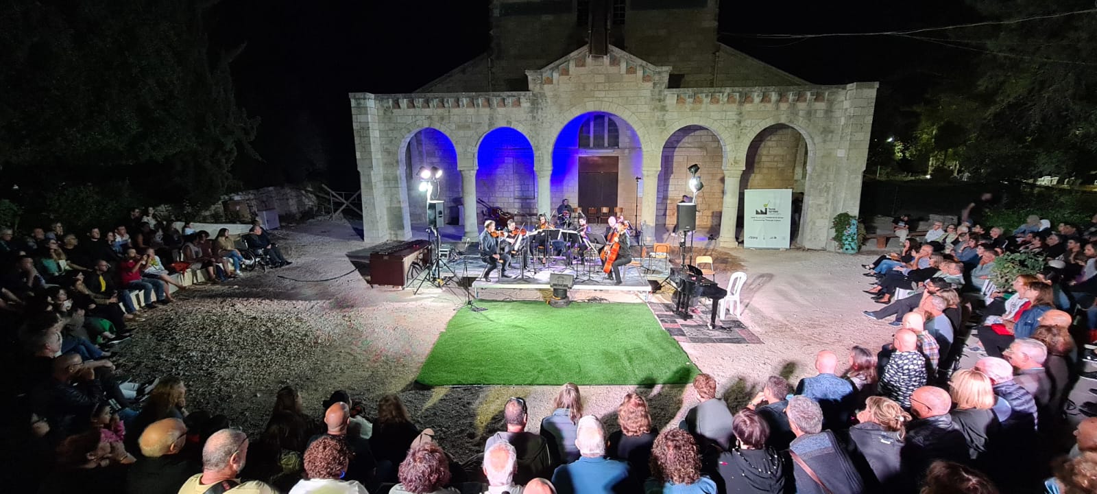 אנסמבל מפעל המוסיקה- שלי באהרון. Ансамбль "Фабрика музыки". Фото © Шели Бахарон