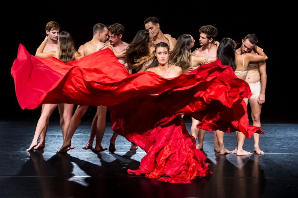 Сцена из балета  "Carmina Burana" - photo by © Kfir Bolotin  -  предоставлено пресс-службой Camea Dance Company