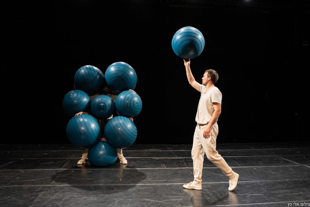Дрор Либерман и Казуо Шиониори TakeDown productions. BLUE BALLS. Фото -Эли Кац