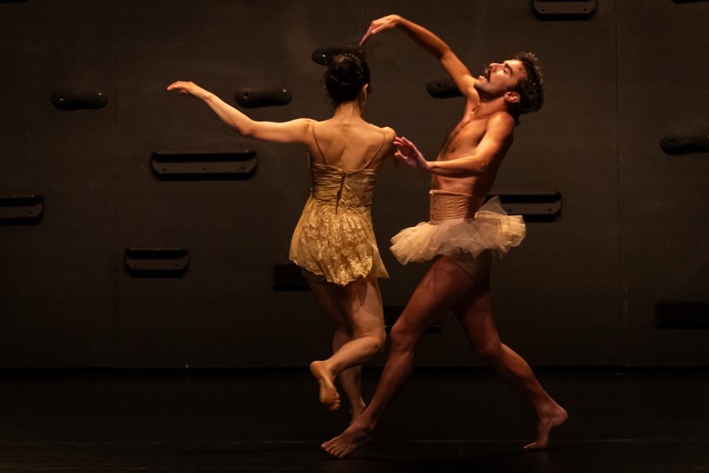 Сцена из балета "MOMO" - © Ascaf – предоставлено пресс-службой ансамбля «Бат-Шева»