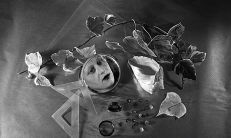 גרטה שטרן, חלום מס 5, בקבוק מהים, 1950 © עזבון גרטה שטרן. באדיבות גלריה חורחה מארה – לה רוש, בואנוס איירס, ארגנטינה. Grete Stern, Sueño N° 5, Bote