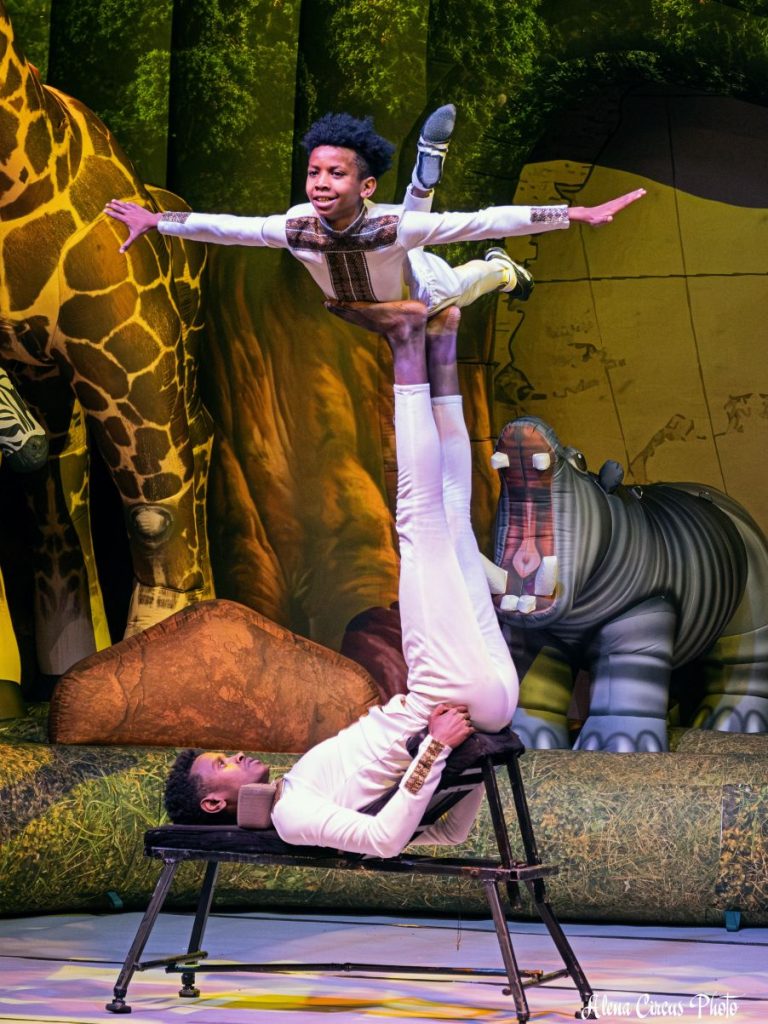 Цирк "Браво" - шоу "Вокруг света" - photo - © Alena Circus Photo