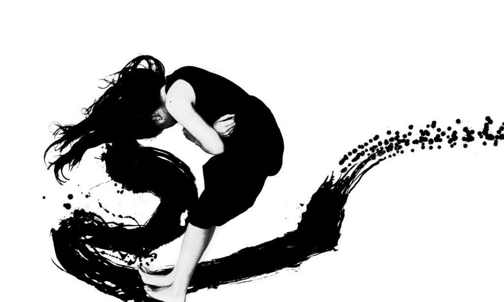 Tomoko Kawao, 包 (Embrace) 2017 טומוקו קאוואו 包 (עיטוף) 2017