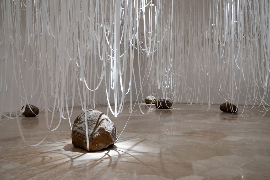 דו - רוח הדרך' במוזיאון טיקוטין. צילום הצבה - ג'ני כצנר